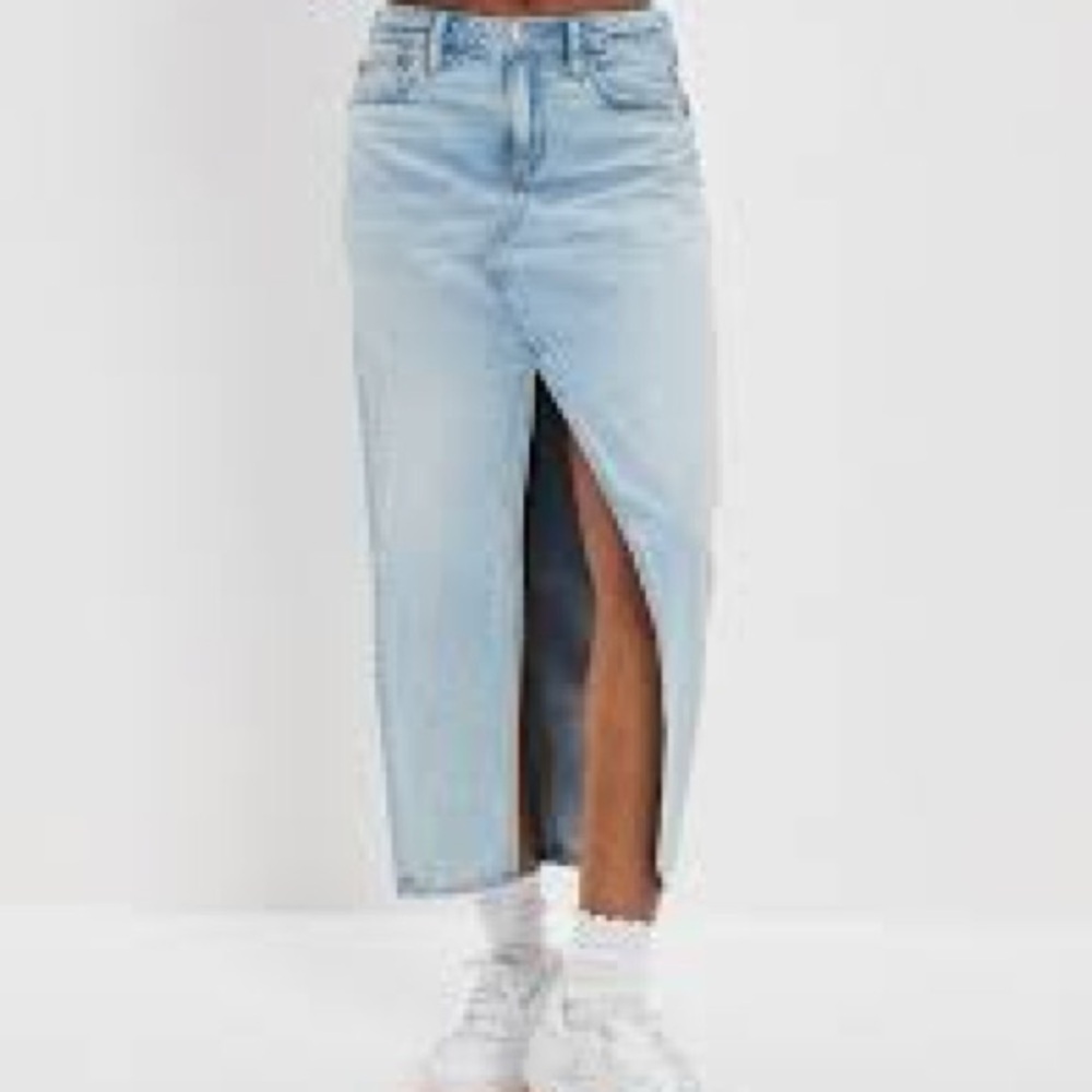 [16]American Eagle Low Rise Light Blue Denim Maxi Skirt